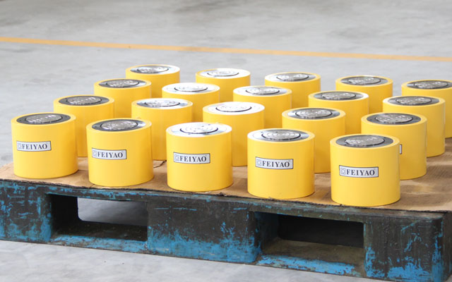 一批薄型液压千斤顶即将发往客户