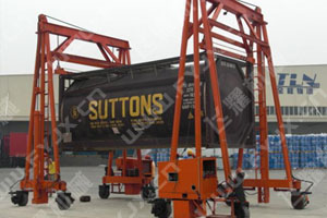 移动式集装箱液压吊车图片