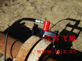 法兰劈开器将管道法兰分开现场图