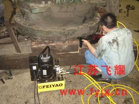 减速机螺栓拆卸现场图